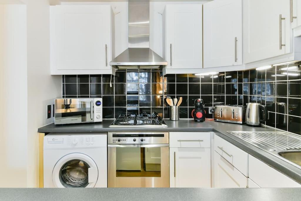 Knightsbridge Stylish Two Bedroom Apartment Londra Exterior foto